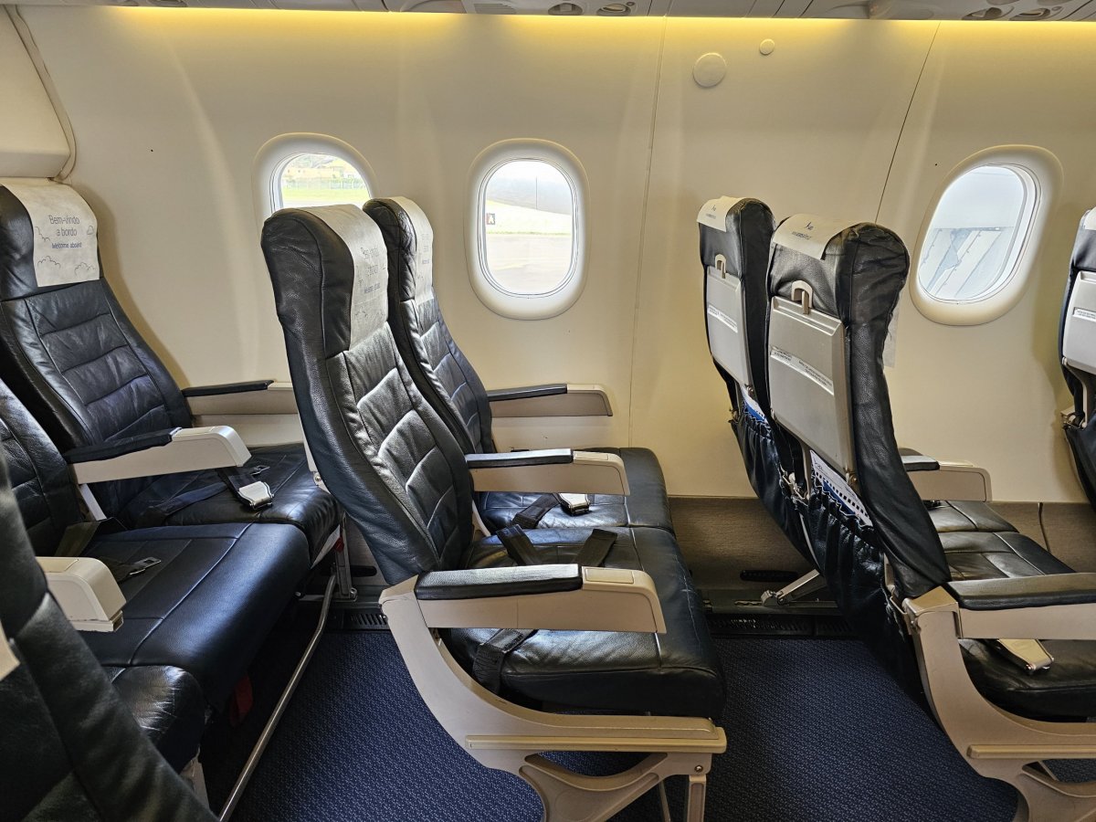 Sedadla a prostor pro nohy, letadlo Dash 8 Q200