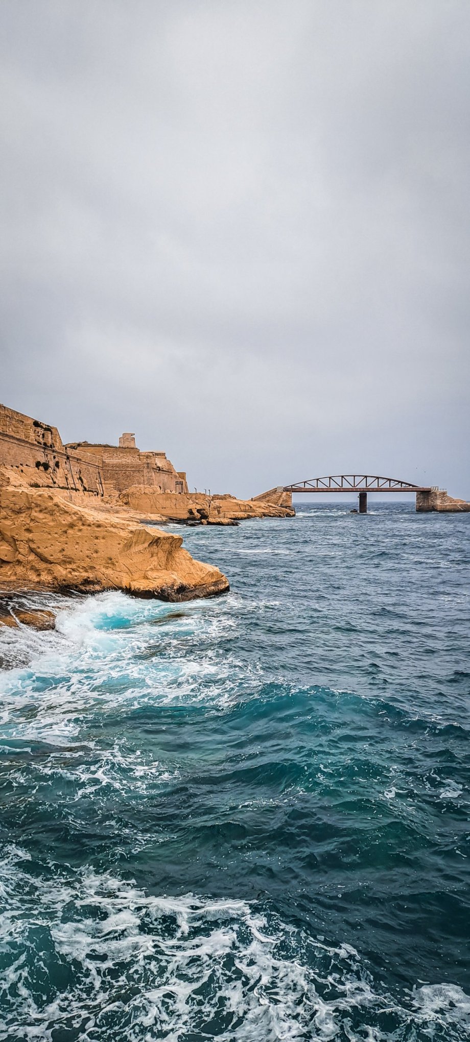 Ve východní části Valletty se Vám u vody rozprostře pohled na Grand Harbour.