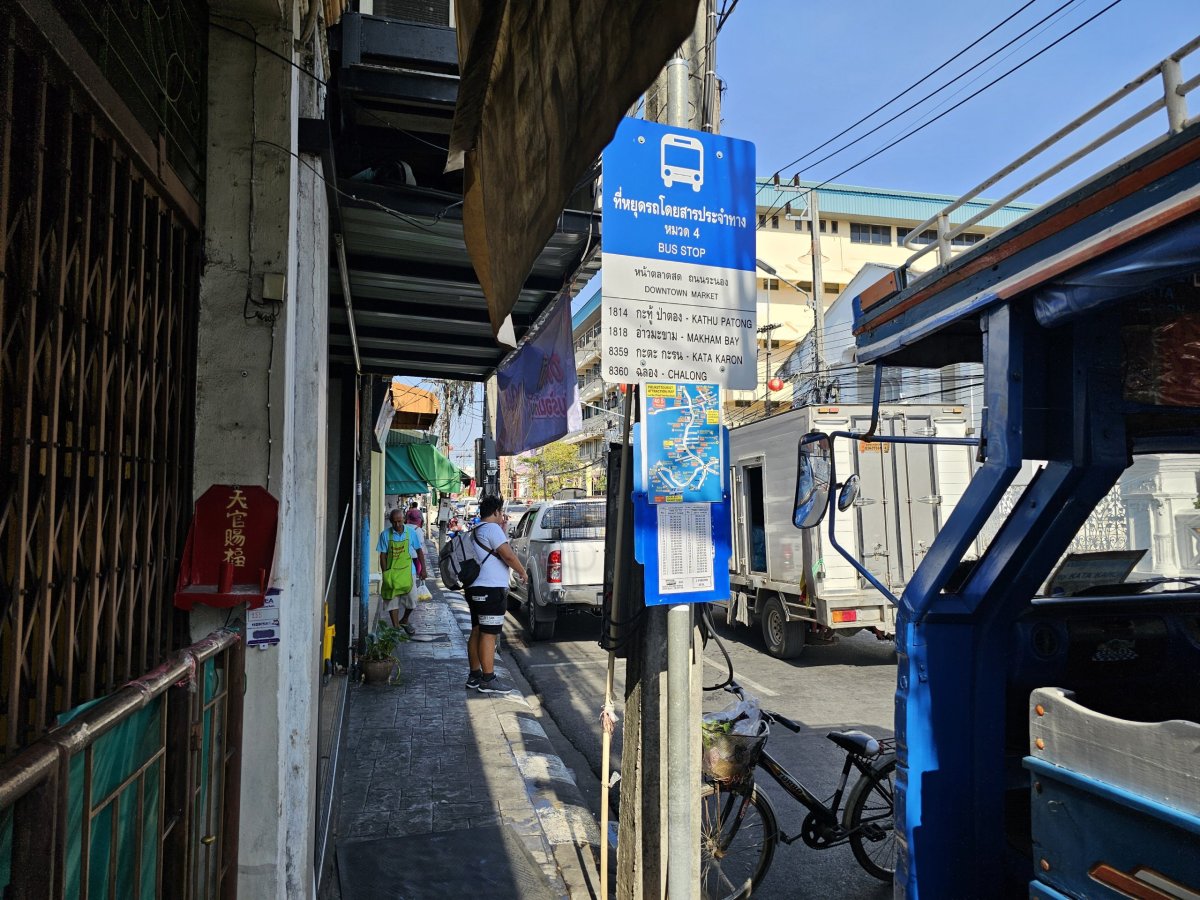 Označení zastávky na ulici Ranong