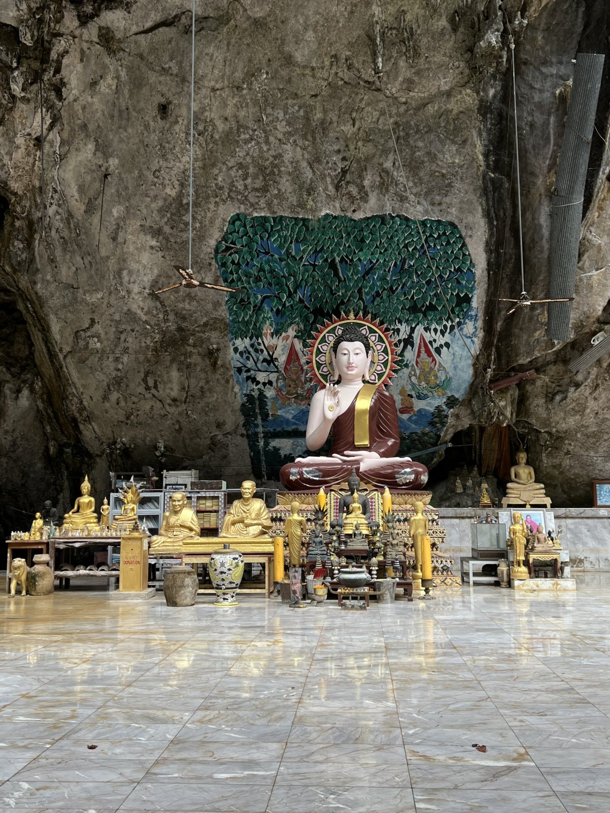 Shrine in cave at Wat Tham Suea