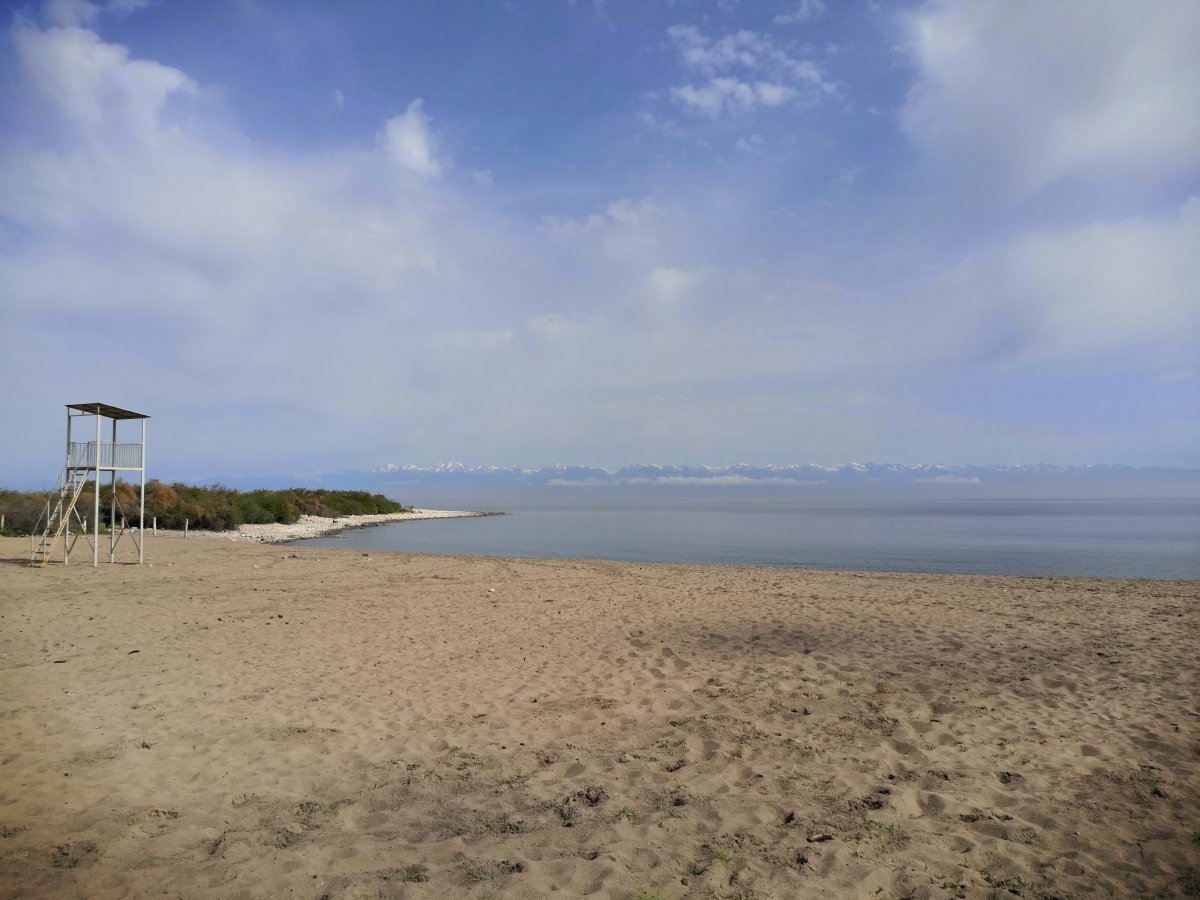 Pláž jezera Issyk Kul