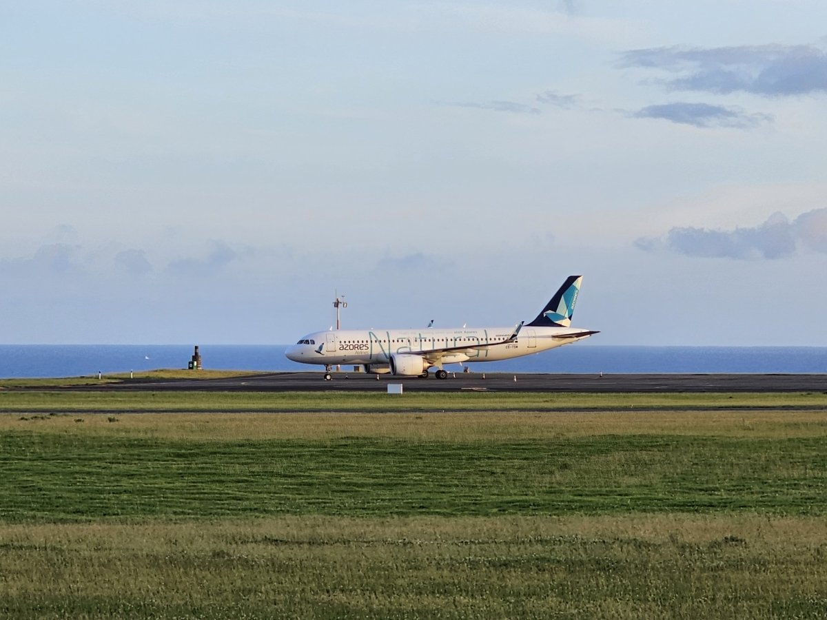 Azores Airlines, Airbus A320 s nápisem "Natural"