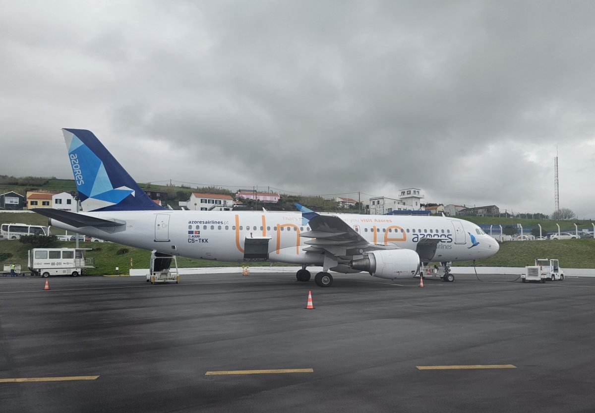 Azores Airlines, Airbus A320 s nápisem "Unique"