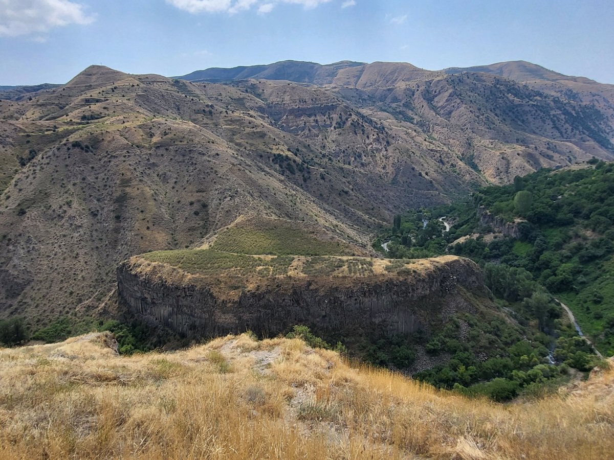 Garni - pohled do údolí