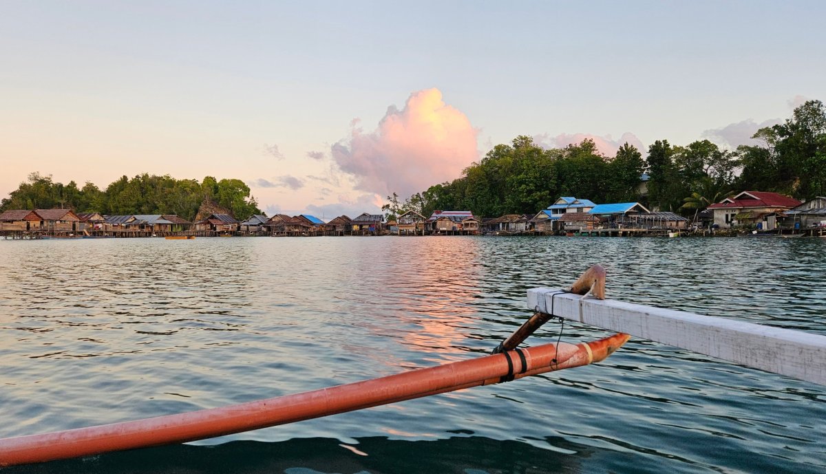 Togianské ostrovy ze speedboatu