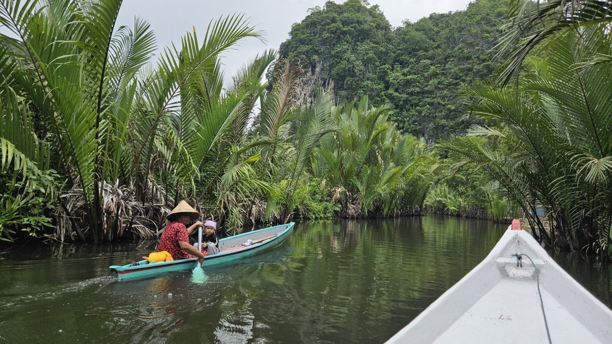 Lodí v Rammang Rammang