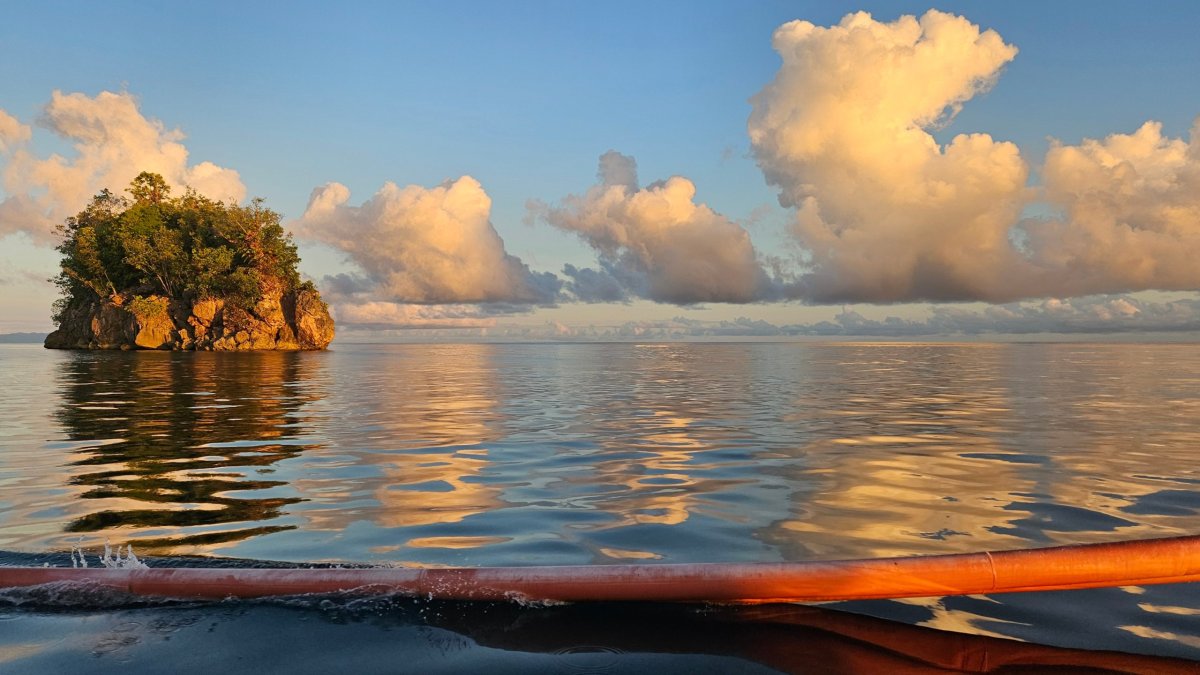 Togianské ostrovy ze speedboatu