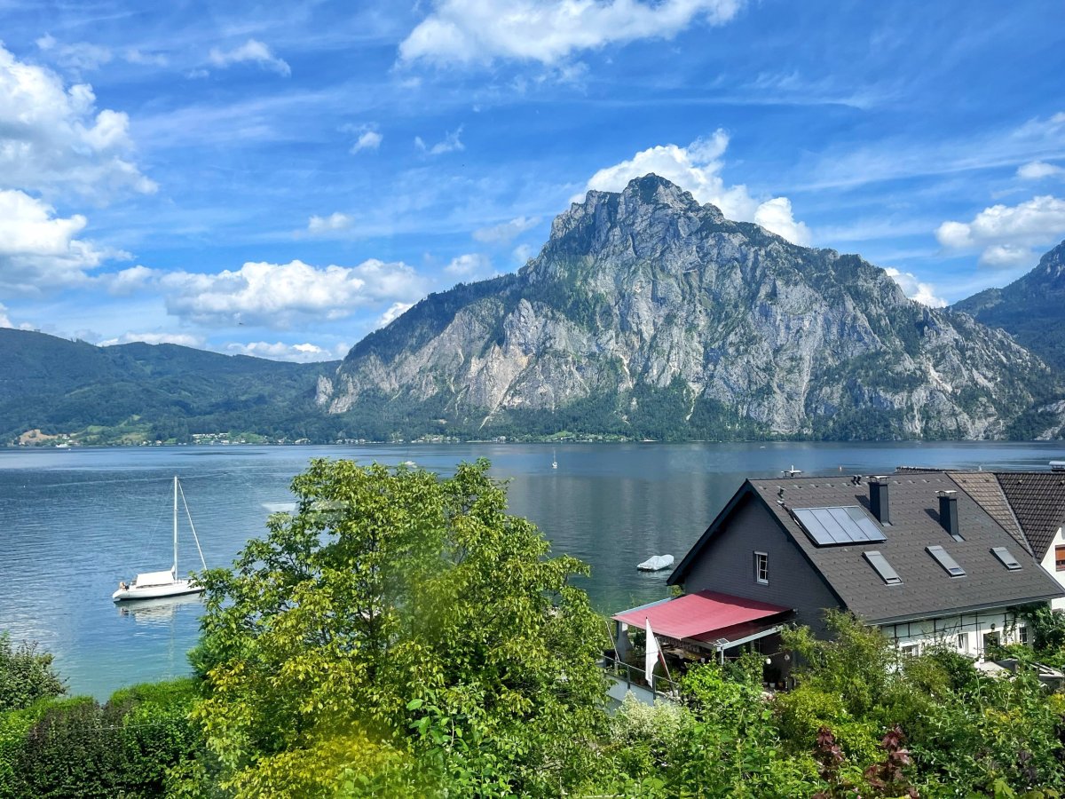 Cesta okolo Traunsee je naprosto nádherná