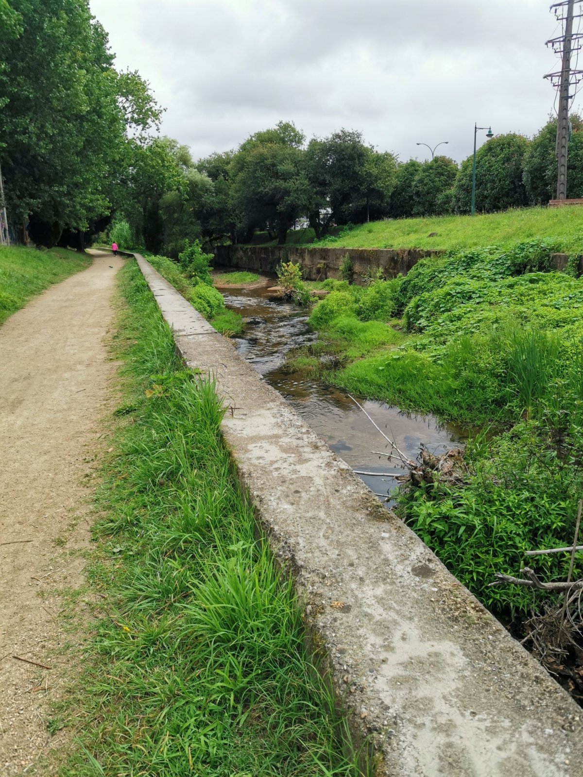 A ve Vigu pak i podél řeky