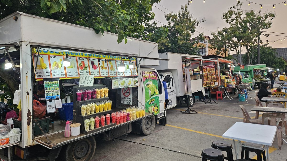 Food trucky v Pantai Cenang