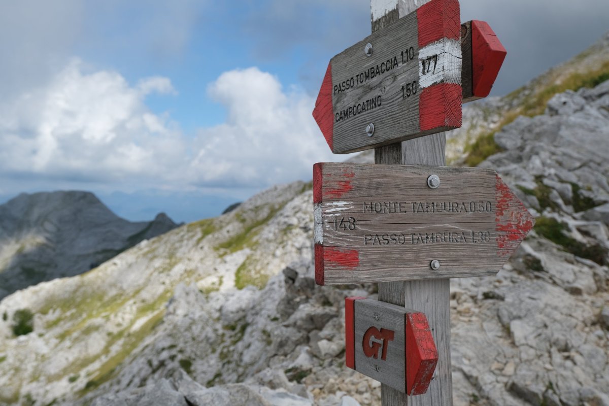 Značení v Apuánských Alpách