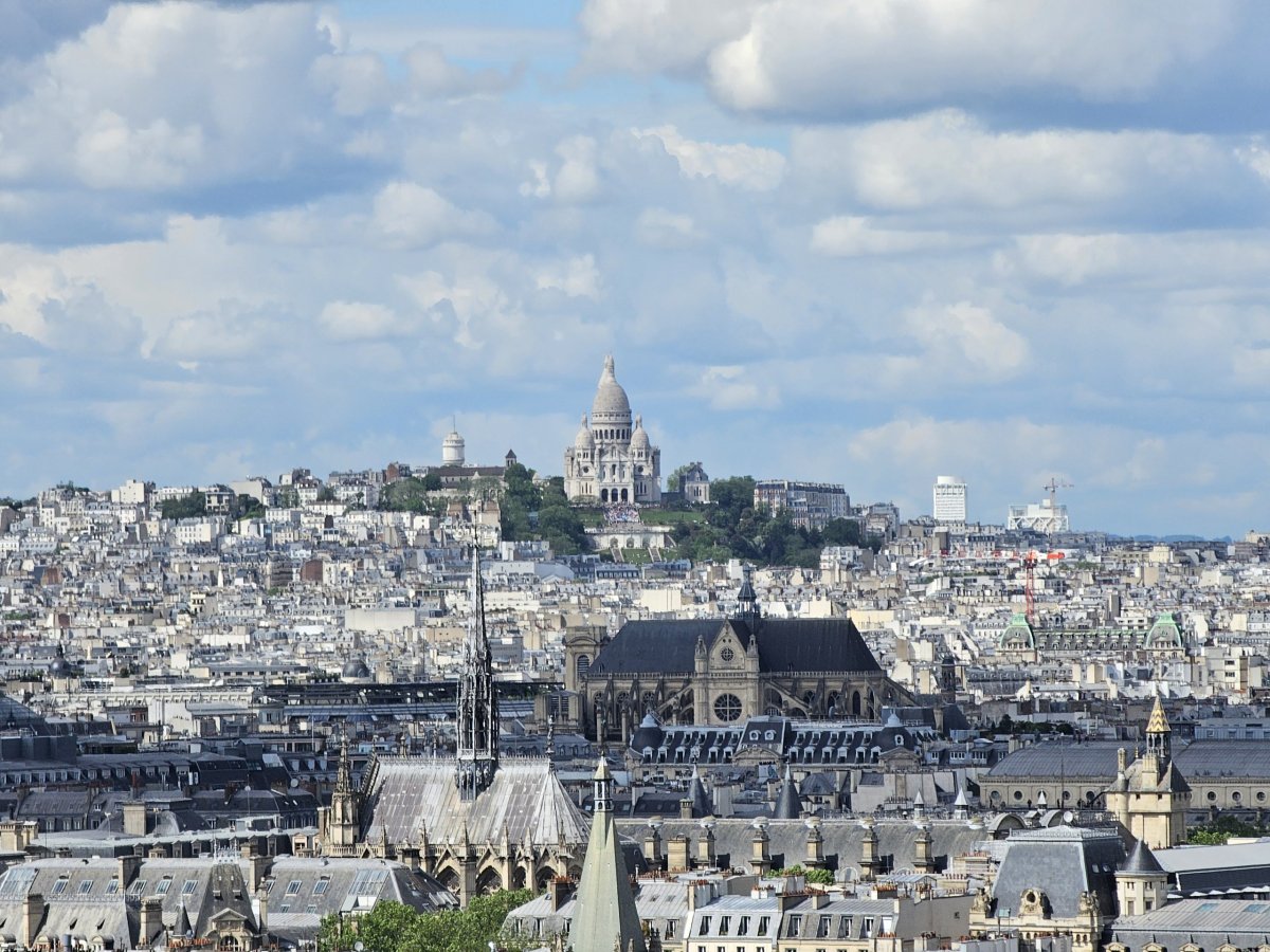 Výhled z Pantheonu na Montmartre