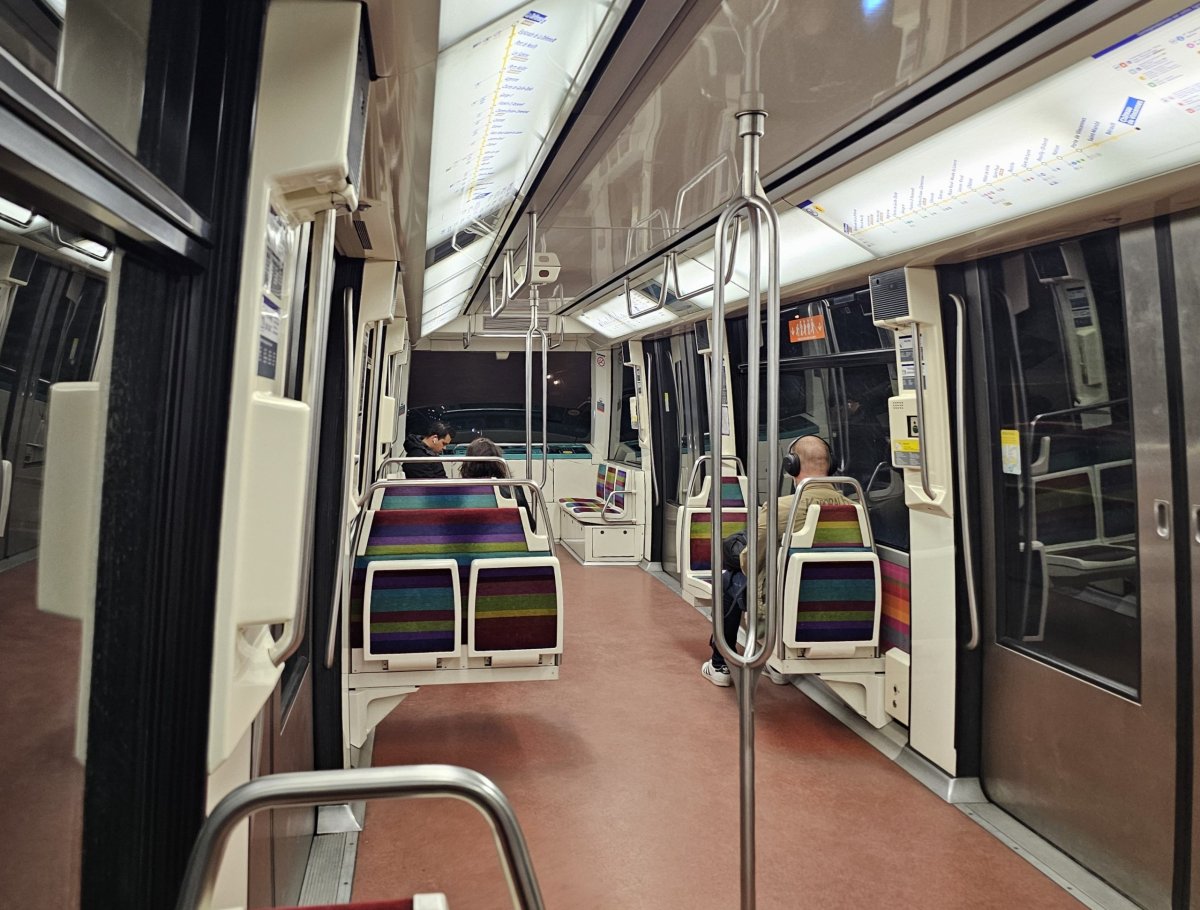 Interiér nových souprav metra
