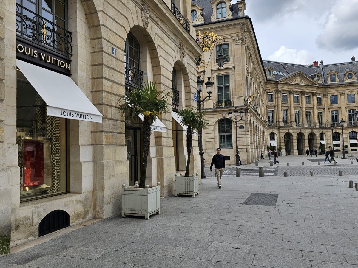 Luxusní obchody na Place-Vendôme