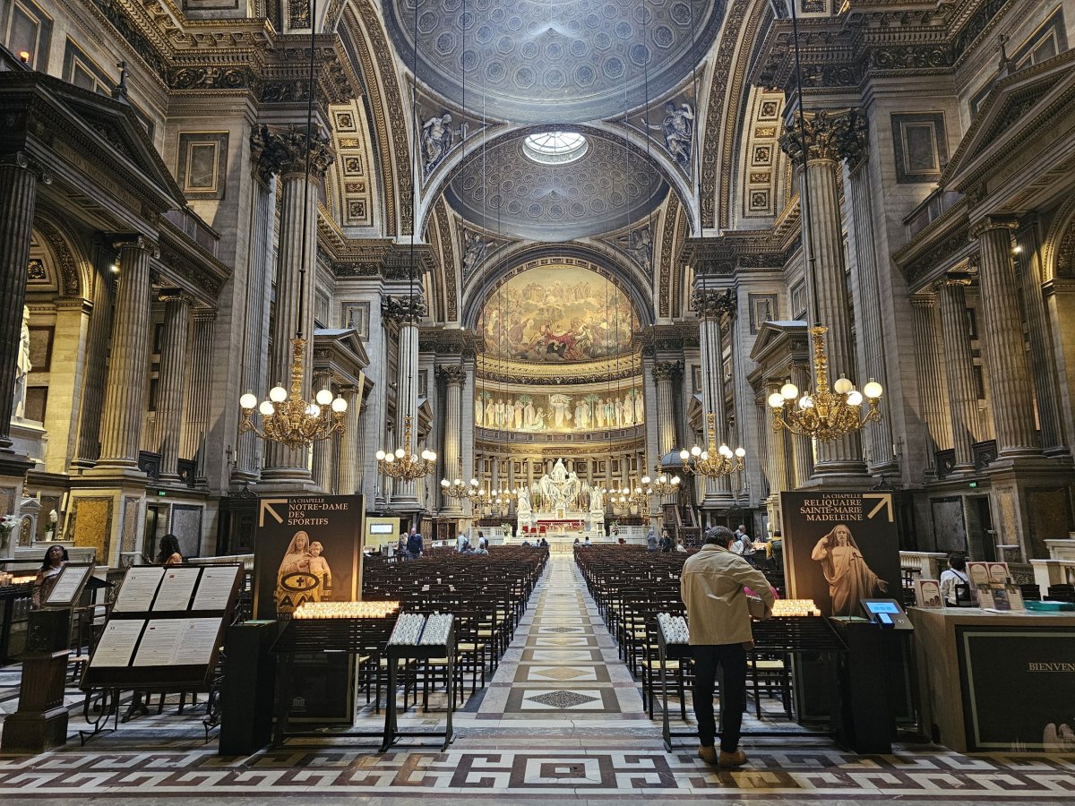 Kostel Madeleine, interiér