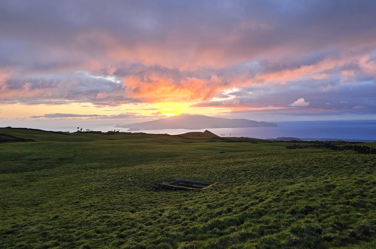 Západ slunce nad ostrovem Faial