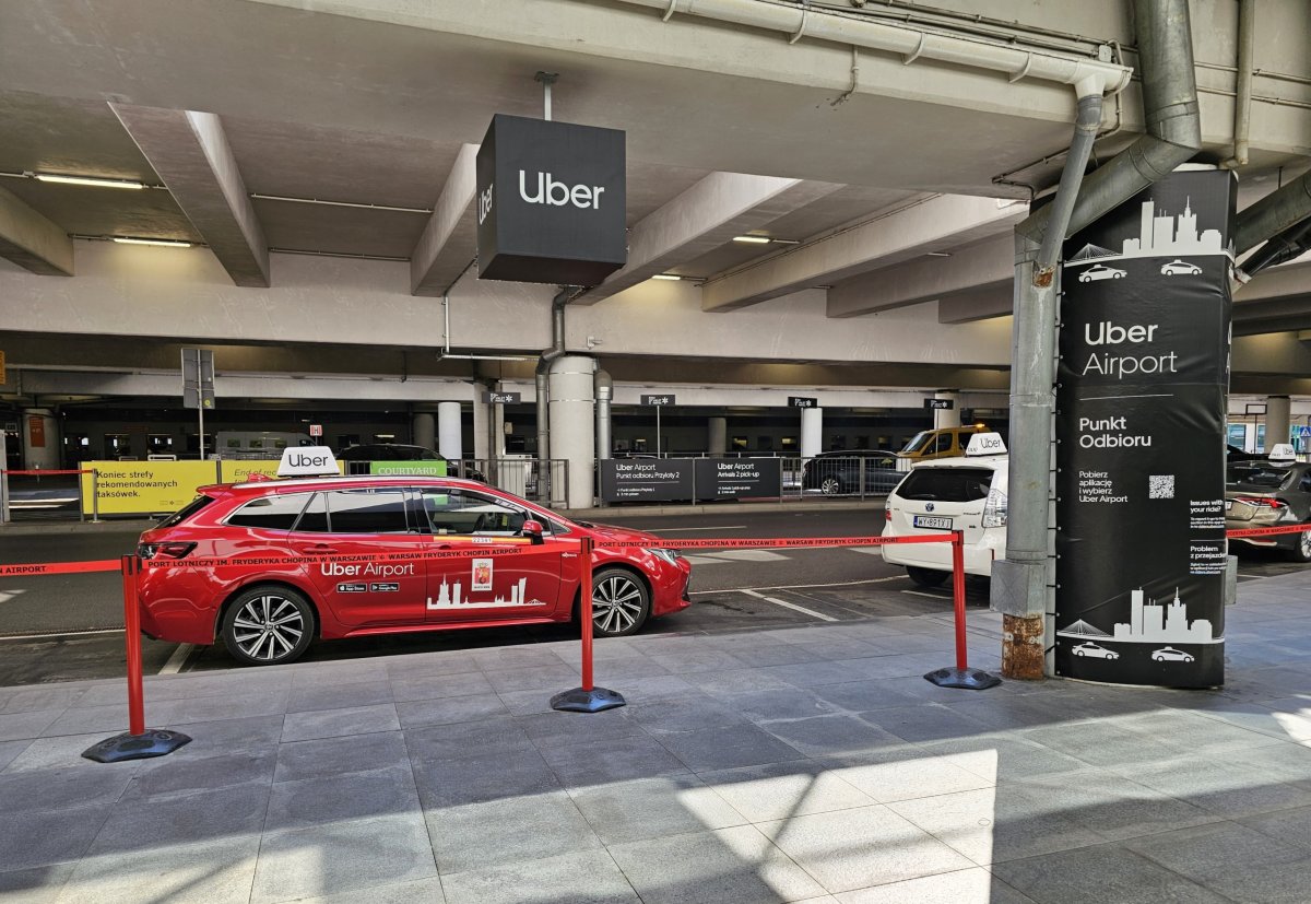 Stanoviště Uber Airport na letišti Varšava