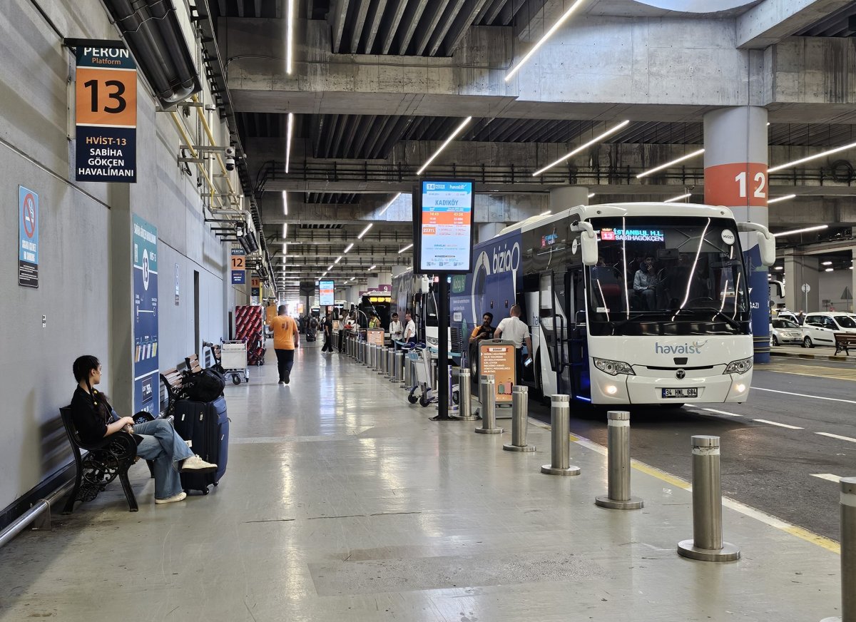 Autobus na lince z letiště Istanbul na letiště Sabiha Gokcen