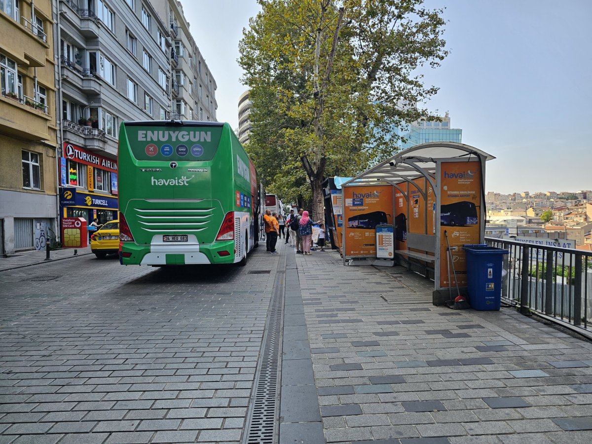 Zastávka autobusu u náměstí Taksim