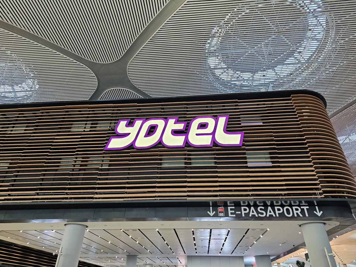 Yotel, veřejná část