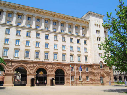 Sofie - Prezidentský palác - viděli jsme ceremoniál výměny stráží. Ve "dvoře" paláce je rotunda sv. Jiří ze 4. st.