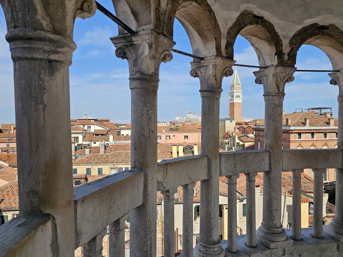 Výhled z Palazzo Contarini del Bovolo