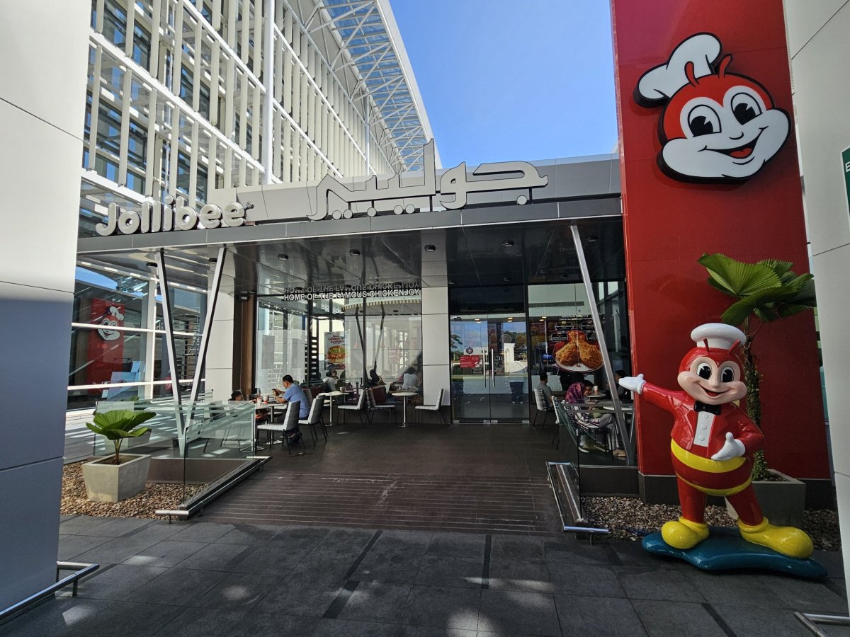 Jollibee, veřejná část