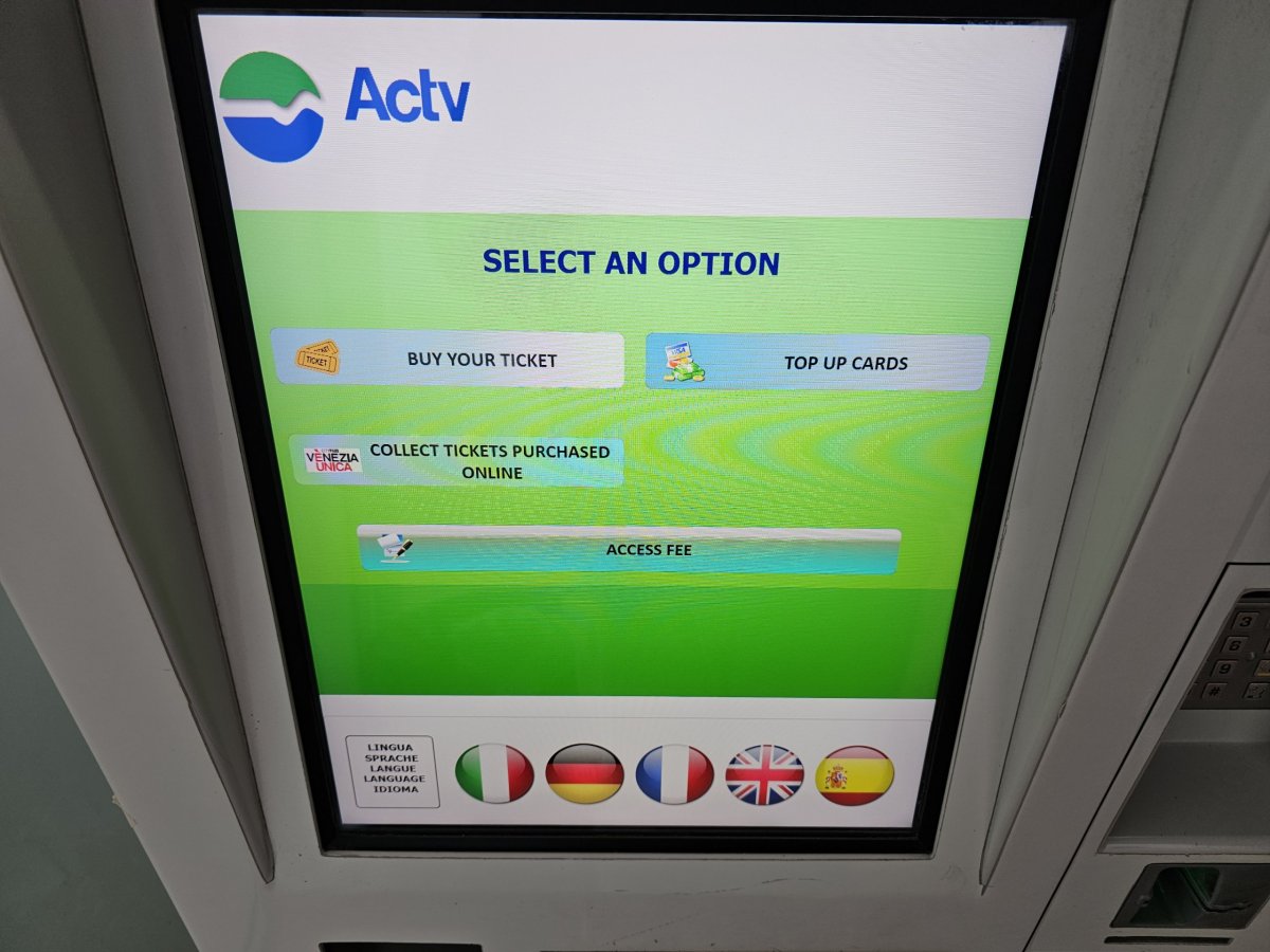 Poplatek za vstup z automatu ACTV
