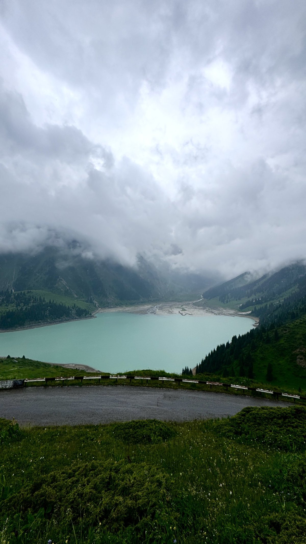 Velké almatinské jezero