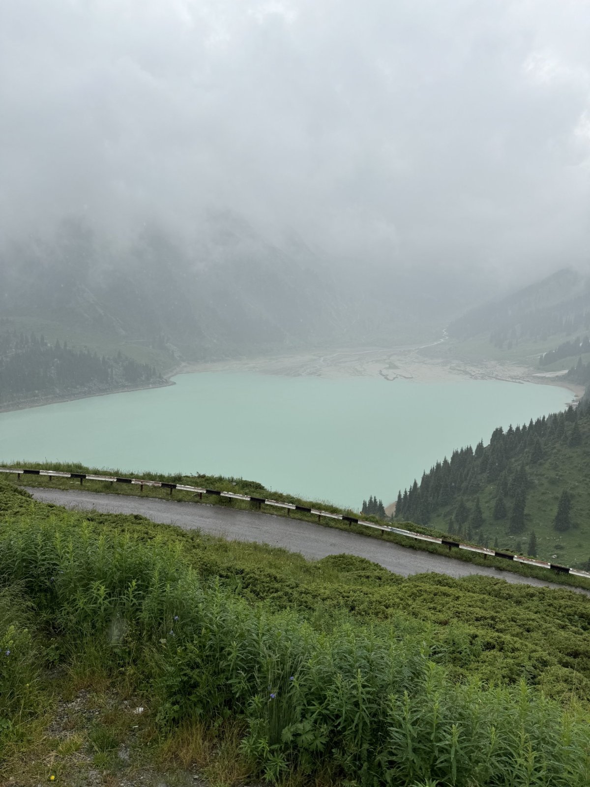 Velké almatinské jezero