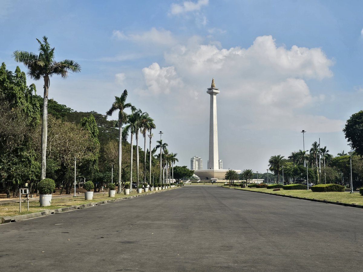 Park okolo památníku Monas