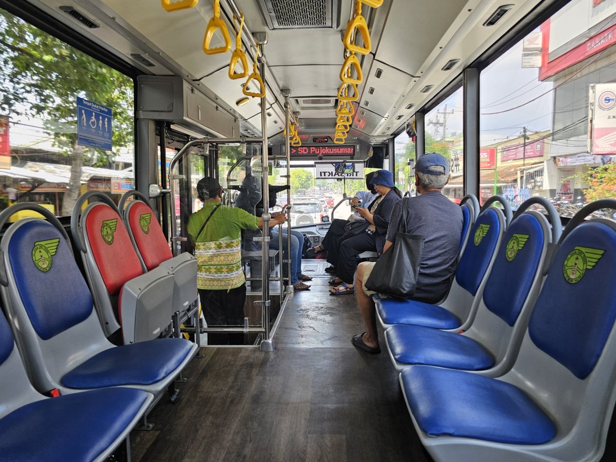 Interiér autobusů TransJogja