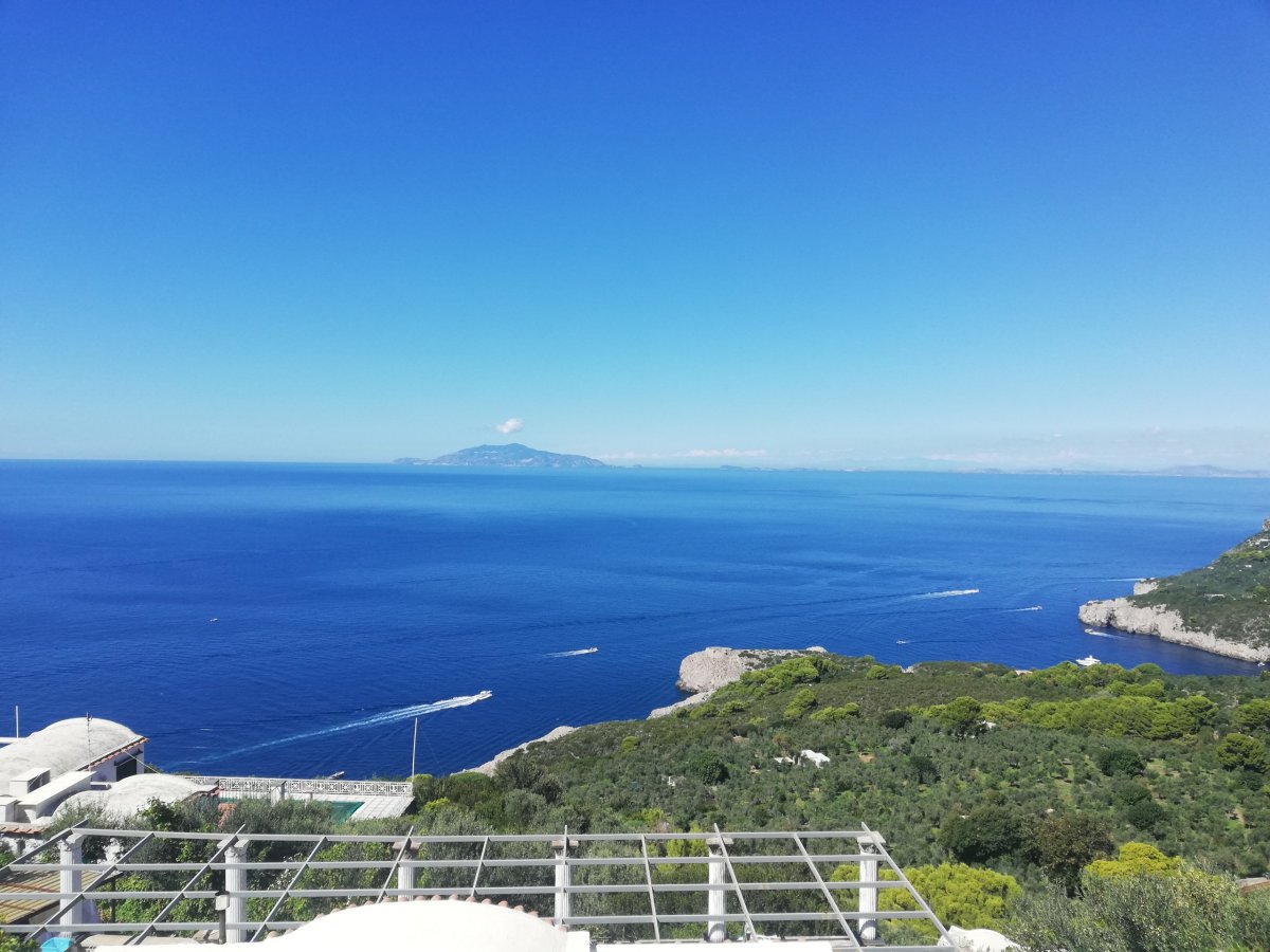 Capri-výhled na Vesuv