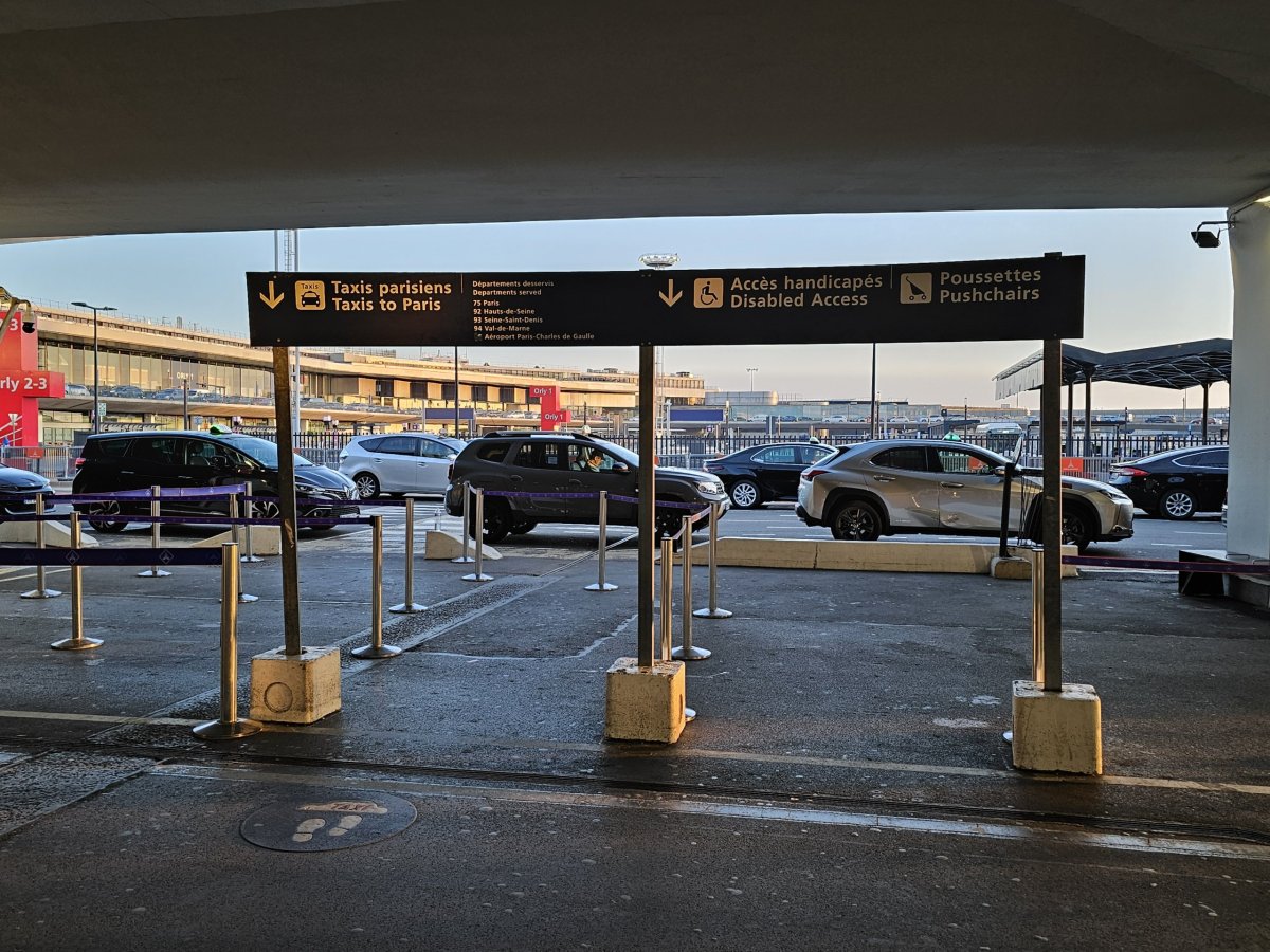 Stanoviště taxi, terminály 1, 2, 3
