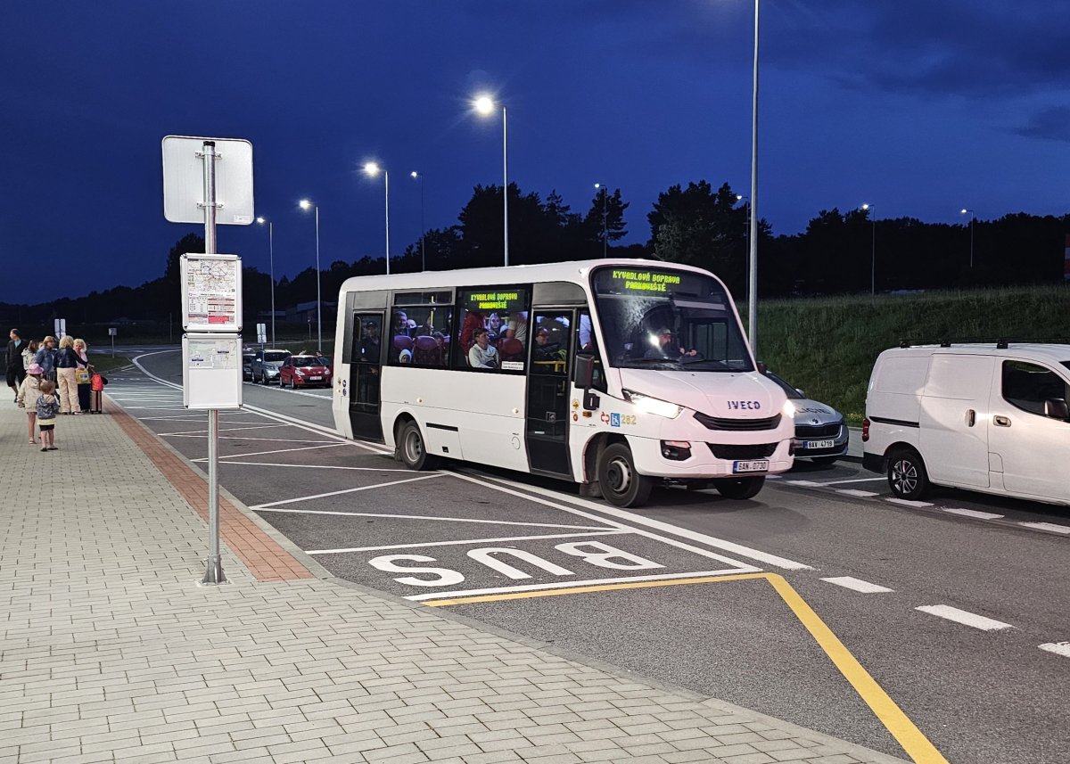 Kyvadlový autobus k parkovišti