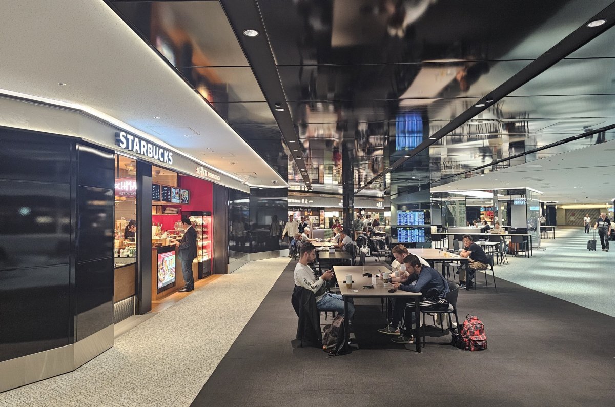 Food Court, mezinárodní odlety, terminál 2