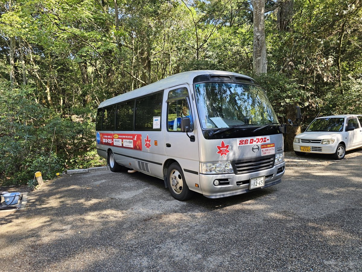 Kyvadlový autobus od přístavu k lanovce