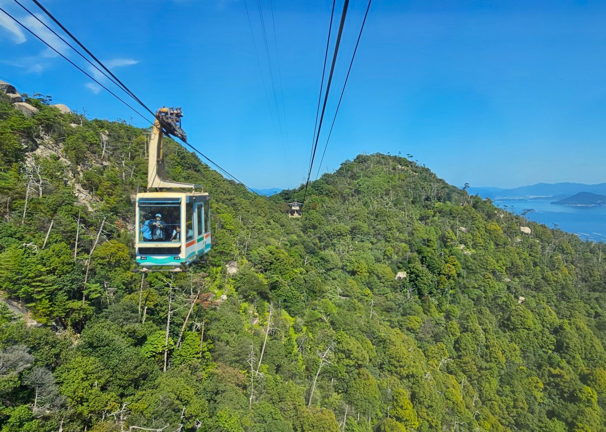 Druhá část lanové dráhy na Mount Misen