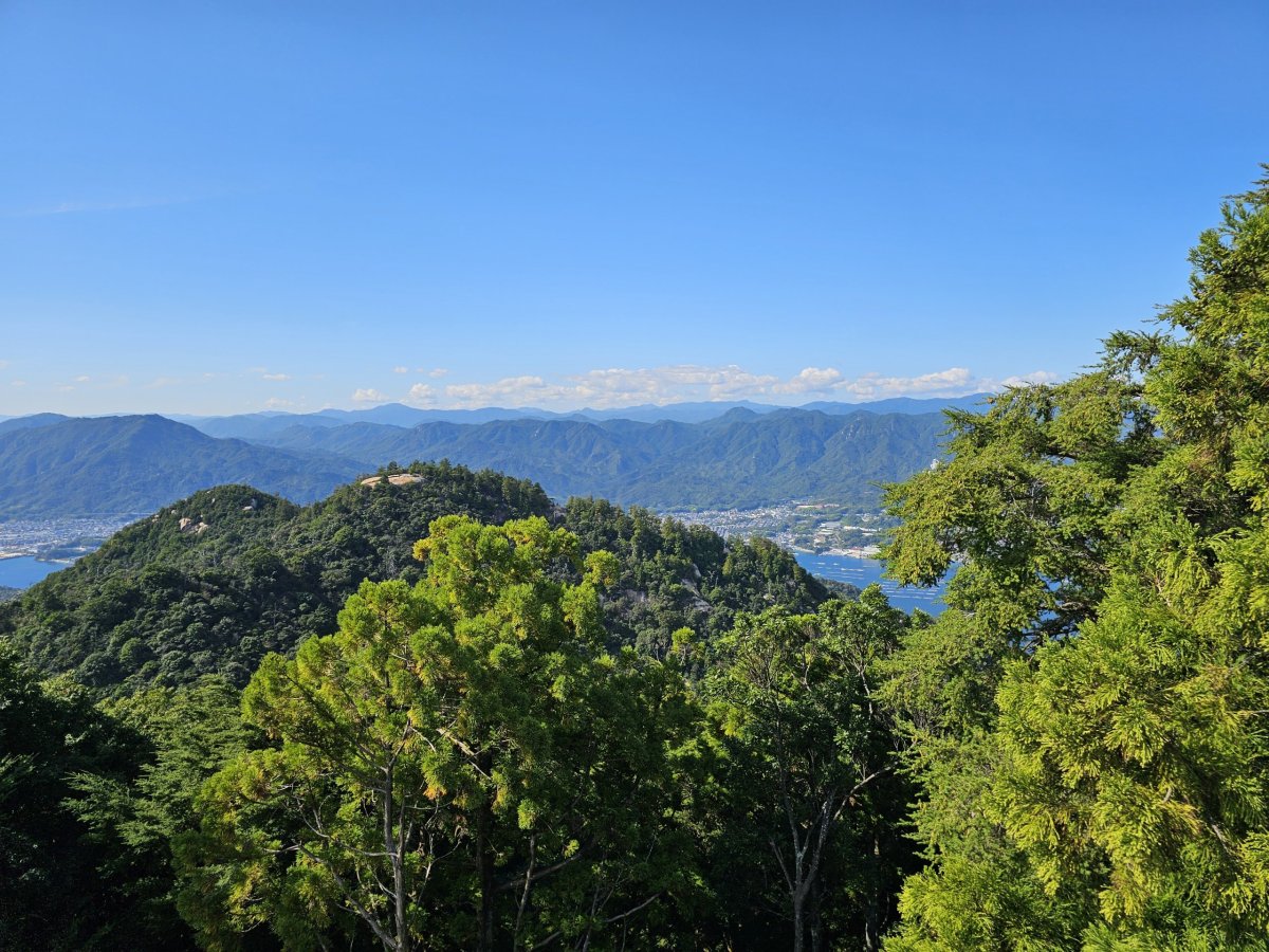 Výhled z Mount Misen