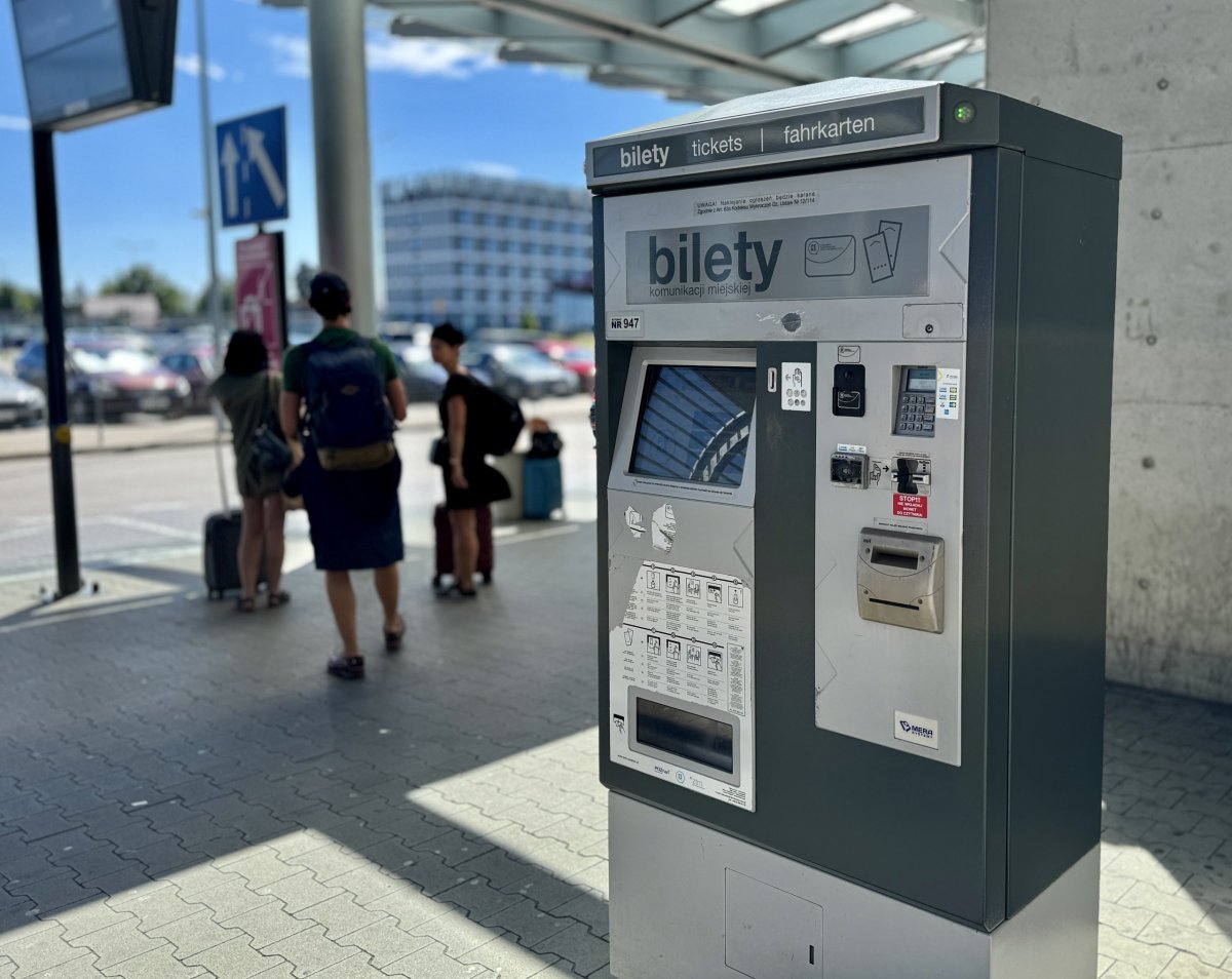 Automat na jízdenky na letišti