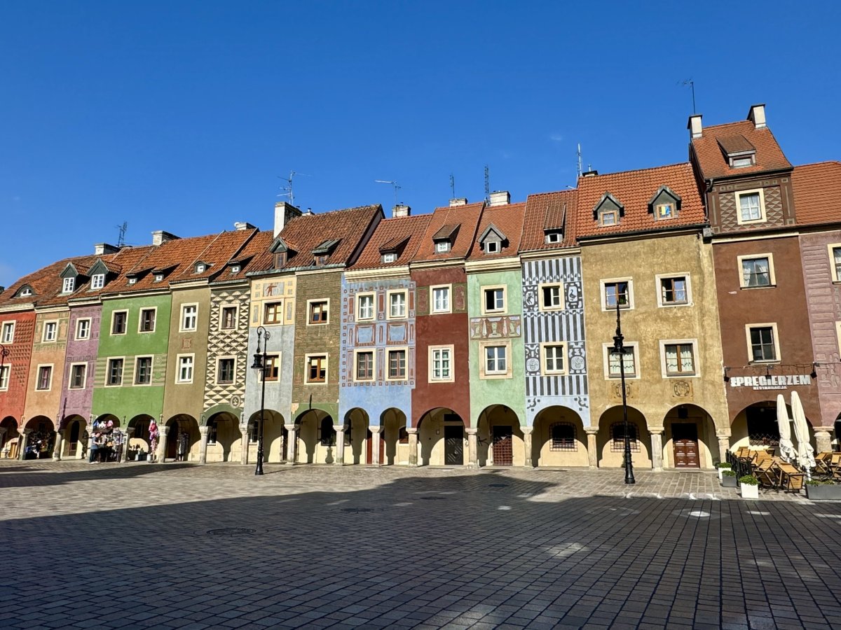 Barevné domky na Stary Rynek v Poznani