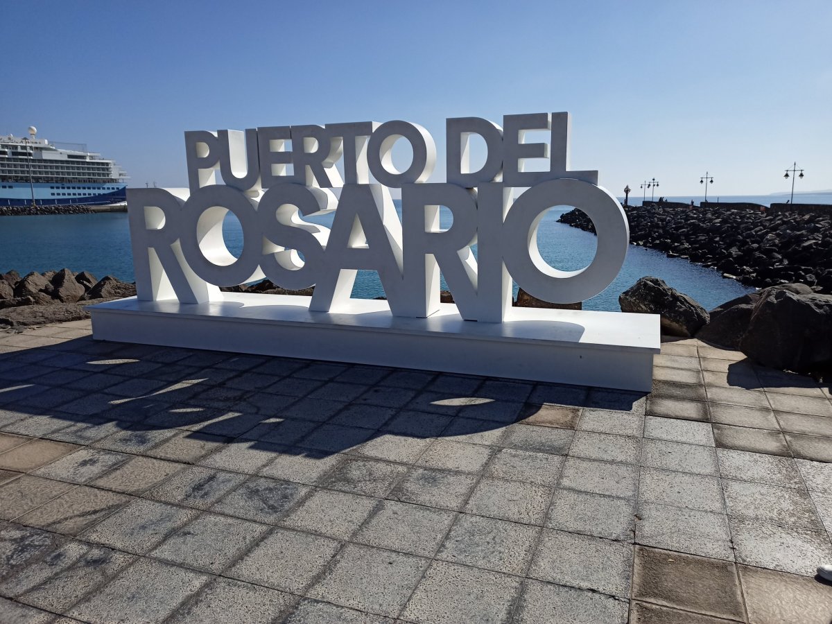 Nápis Puerto del Rosario - must have věc v každé destinaci co navštívíme!!!! :-D