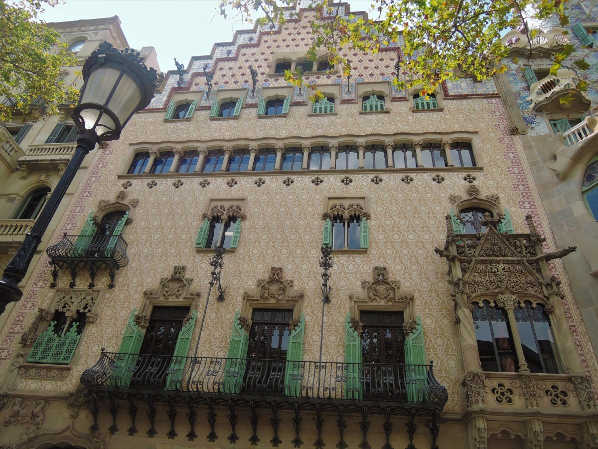  Casa Amatller 1898-1900 Josep Puig. Katalánský modernismus, secese, eklektismus (neogoticko-maurské prvky)