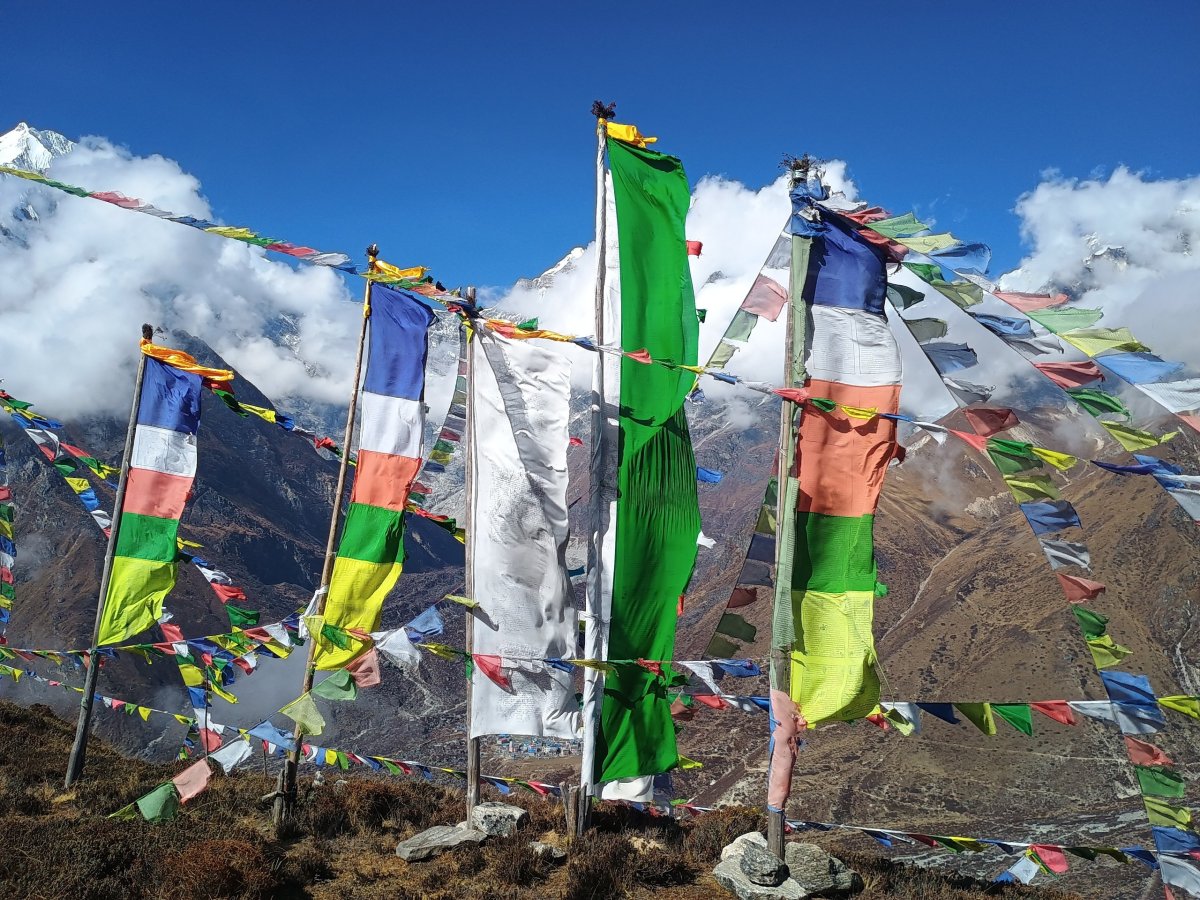 Pohled z Naya Khang na Kyanjin Gompa