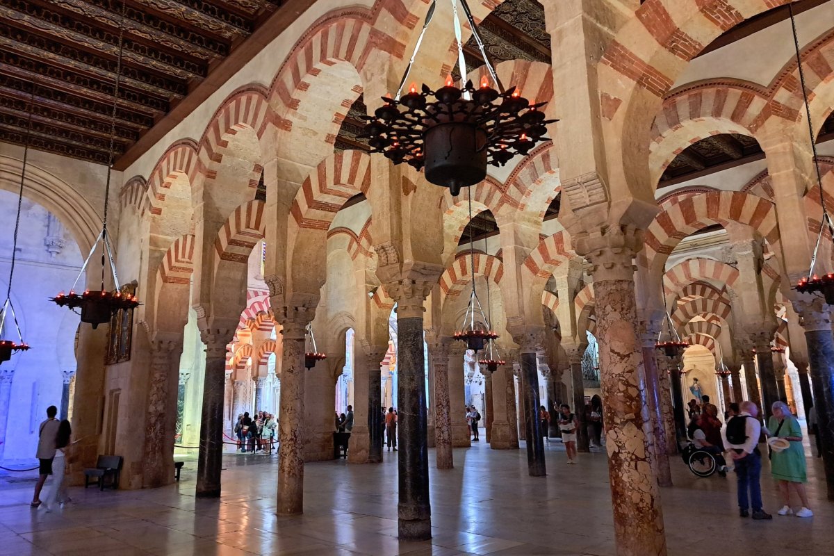 Mezquita uvnitř