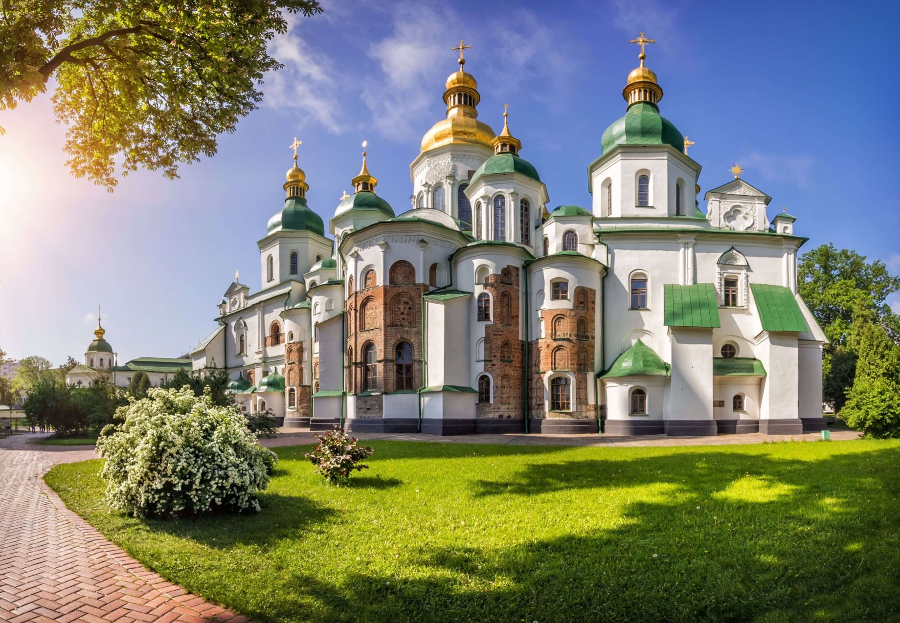 Софийский храм в киеве. Храм Святой Софии в Киеве. Храм Святой Софии ВКМЕВЕ. Софийский собор в Киеве 1037. Софийский мотор в Киеве.