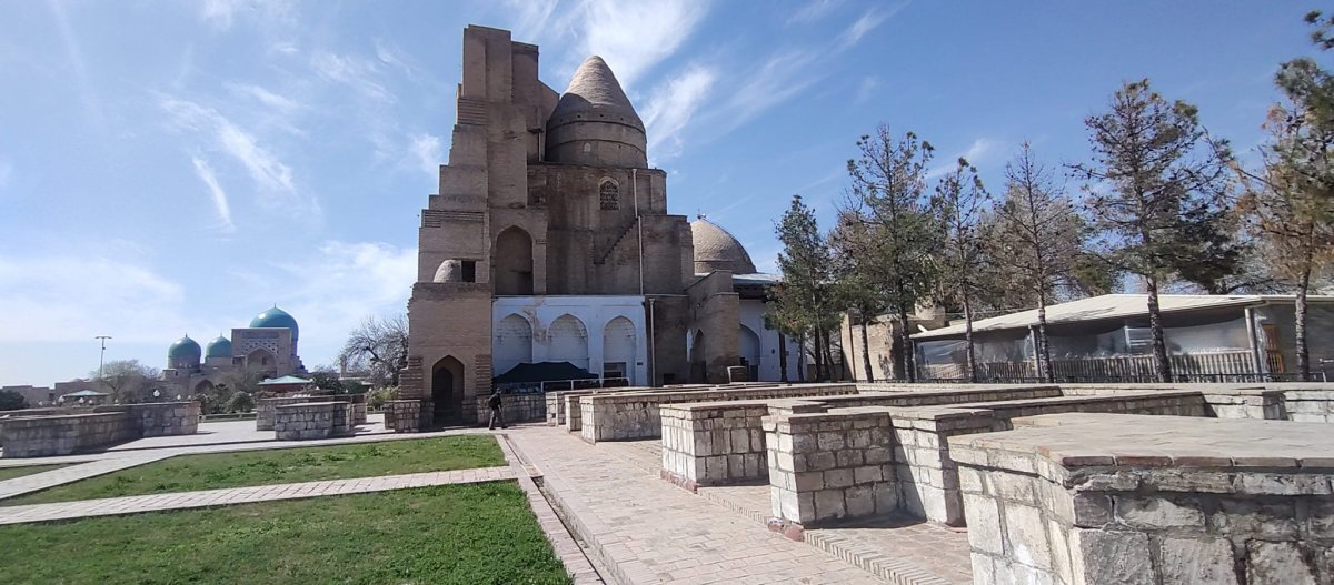 Dor Us-Siyodat Mausoleum