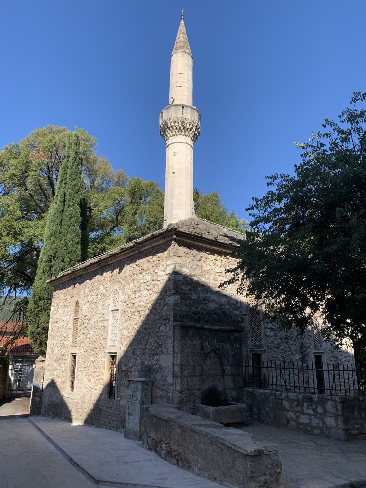 Mostar - mešita Efendiho Roznamedži Ibrahima